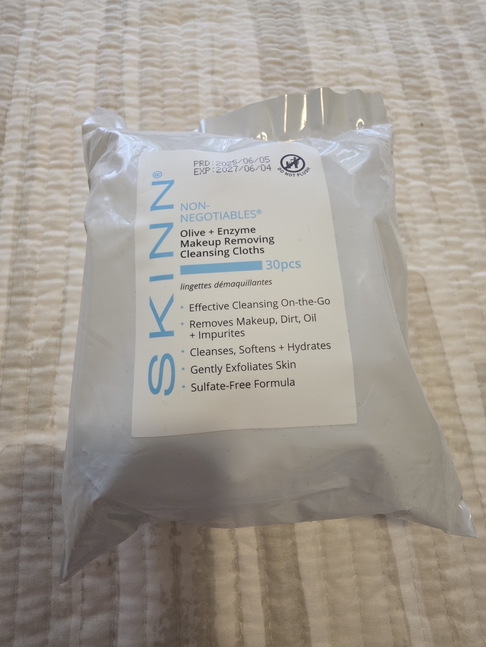 SKINN Makeup Removing Cleansing Cloths — White